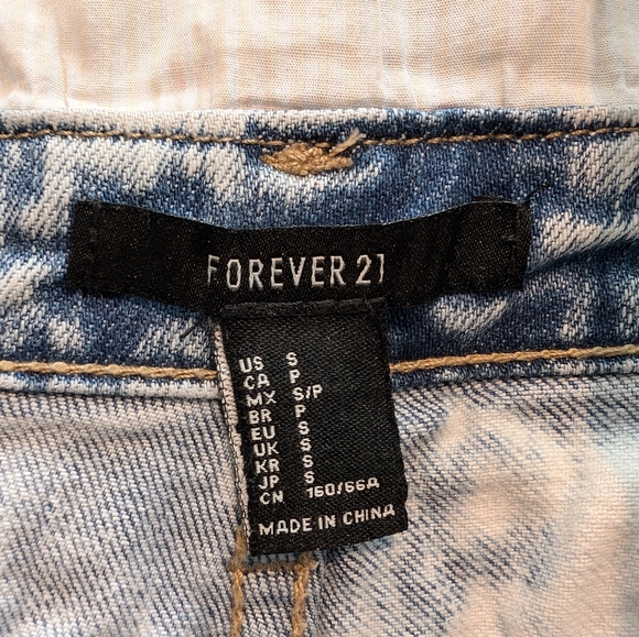 Forever 21 Distressed Denim Jean Overall Shorts Acid Wash Size S - Picture 3 of 6